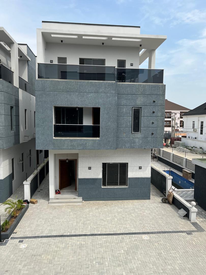 Fully Serviced & Tastefully Furnished 5 Bedroom Detached House